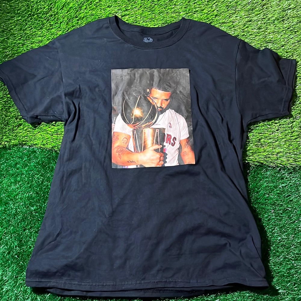 Graphic tee